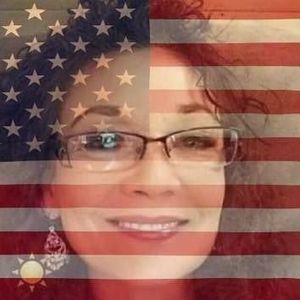 Meet your Posher, Lois